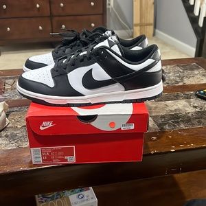 Nike Dunk Low Retro panda color